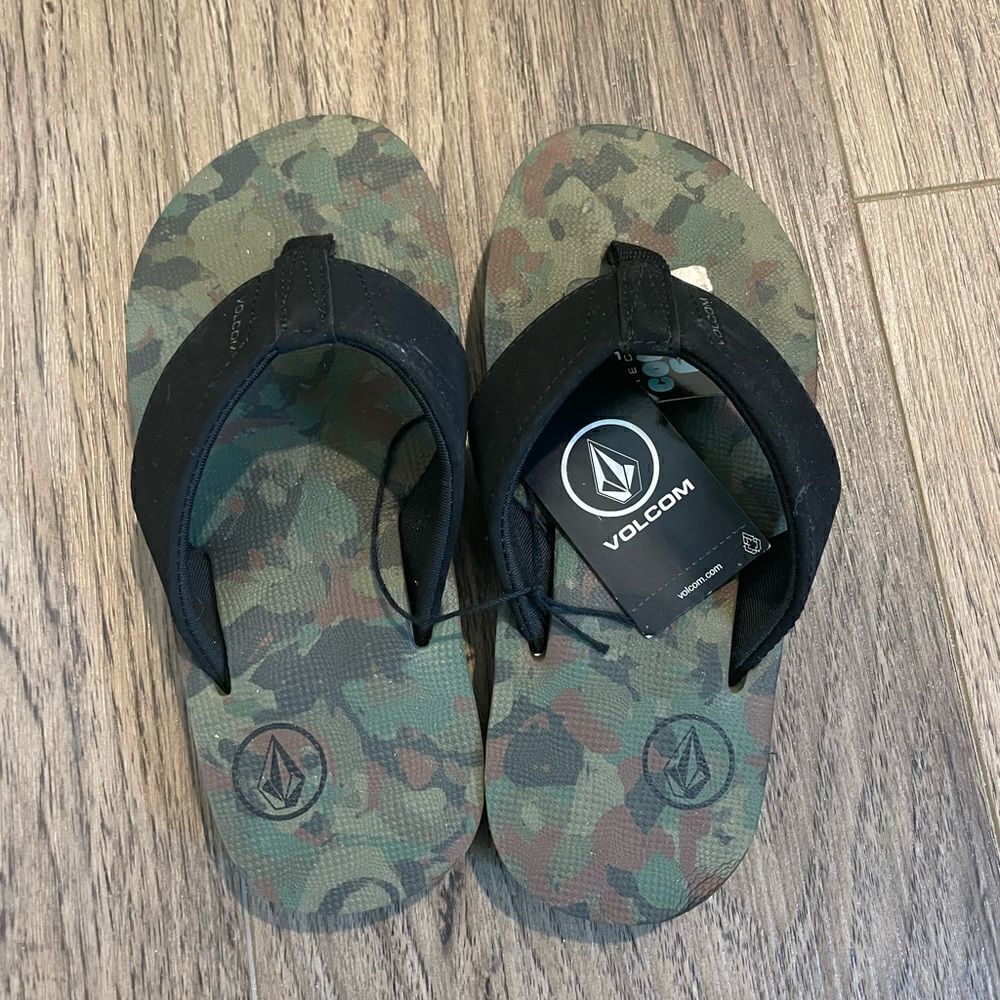 Volcom NWT Kids- Squishy Flip Flops
